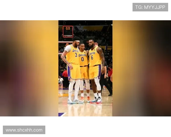 坦普尔称詹姆斯与魔术师为历史最全面球员前者是伟大球员之一 坦普尔称詹姆斯与魔术师为历史最全面球员前者是伟大球员之一